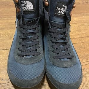 The North Face back to Berkeley II boots. Waterproof. Navy size 9. Worn twice.